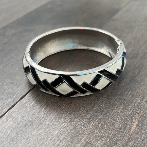 REITMANS Women’s Black White Geometric Hinge Silver Bangle Bracelet Jewellery - Picture 3 of 8
